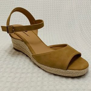 Tommy Bahama espadrille wedge sandals size 9.5